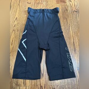 2XU Women's postpartum high waist figure flattering support compression shorts